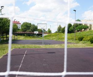 Lublin. „Filary porośnięte bluszczem” i nie tylko. Park Jana Pawła II w lipcowej odsłonie