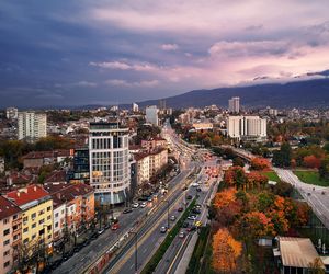 Złote kopuły i majestatyczne góry niecałe dwie godziny od Krakowa. Wystartowały loty na świetny city break 