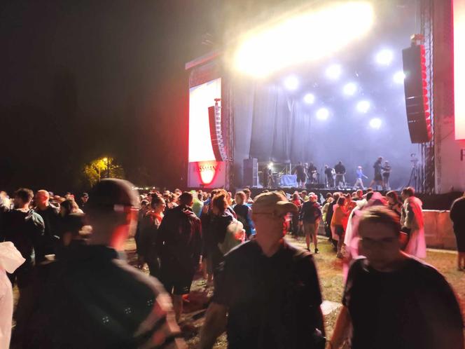 Sprawdziliśmy ceny napojów i przekąsek na Off Festivalu. Ile zapłacimy za butelkę wody?