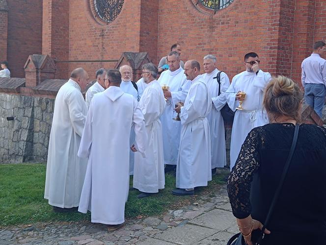   Tłumy pielgrzymów w Gietrzwałdzie. Trwa odpust i dożynki archidecezjalne. Zobacz zdjęcia