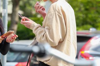 Idol nastolatek przyłapany przez paparazzi w stolicy!