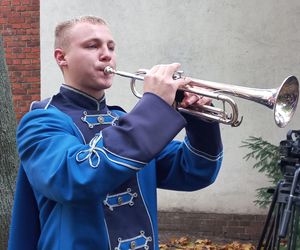 Zapalono znicze dla rozstrzelanych mieszkańców Leszna. W rocznicę tragicznych wydarzeń [ZDJĘCIA]