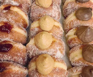 Dzień, w którym pączki podobno nie tuczą! Kiedy wypada Tłusty Czwartek 2023