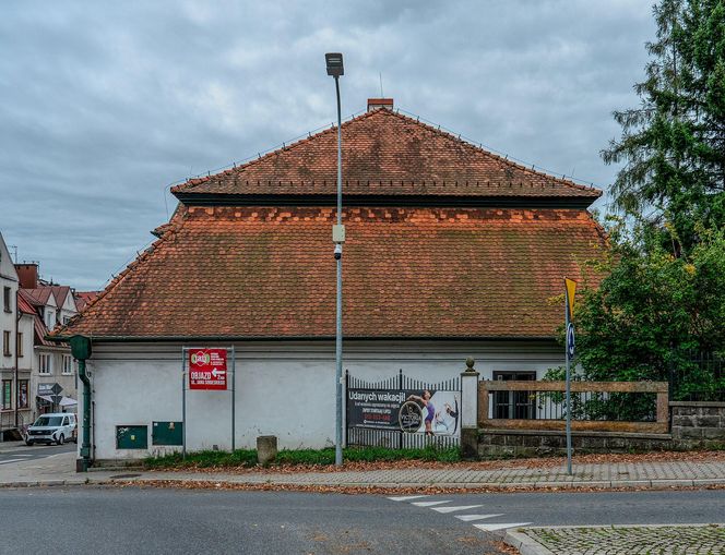 To największe miasto w Małopolsce bez kolei. Mieszkańcy wciąż czekają na pierwszy pociąg