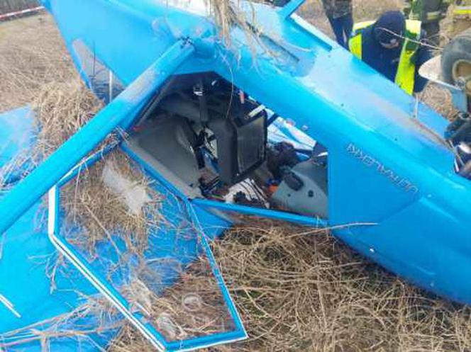 Szokujący wypadek pod Tarnowem! Awionetka wylądowała na dachu. Pilot w szpitalu [ZDJĘCIA]