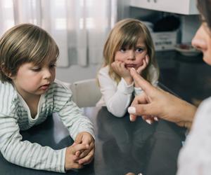 Jesteś sfrustrowana? Psycholożka podpowiada, jak radzić sobie z nerwami w obecności dziecka