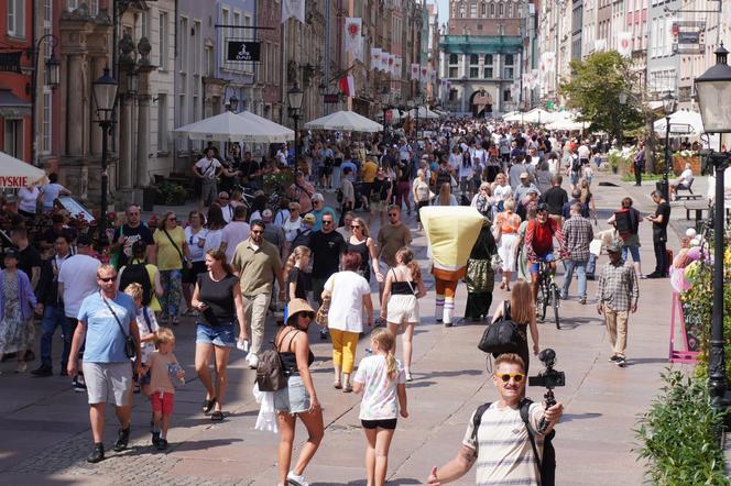 Tłumy turystów w Gdańsku. Ulice pękają w szwach