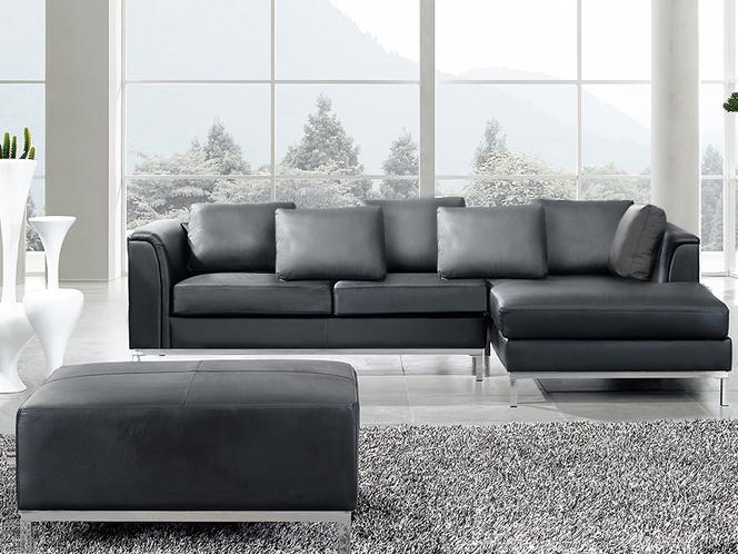 Czarna, obszerna sofa
