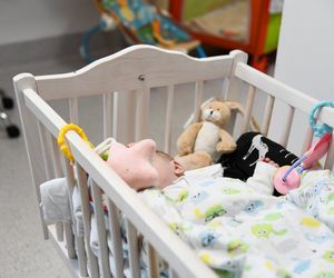 Maleńki Staś samotnie czeka w szpitalu na rodzinę