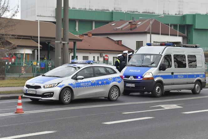 Dramatyczny wypadek na Białołęce. Kierowca zjechał w chaszcze. Mężczyzna nie żyje