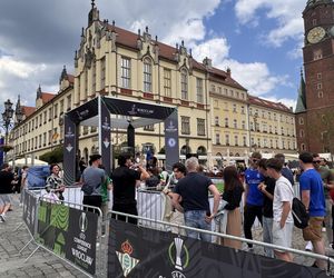 Wrocław żyje finałem Ligi Konferencji Europy. Kibice Betisu i Chelsea już w strefach kibica!