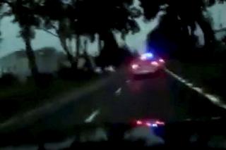 Polscy Bonnie i Clyde zatrzymani pod Sierpcem! W trakcie pościgu próbowali przejechać policjanta [ZDJĘCIA].