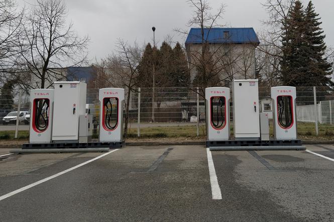 Tesla Supercharger - ładowarki aut elektrycznych stanęły Radomiu