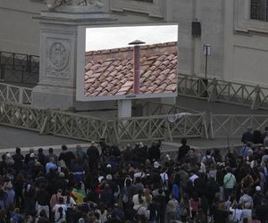 Z OSTATNIEJ CHWILI: Rozpoczęło się konklawe 2025 – kardynałowie złożyli przysięgę w Kaplicy Sykstyńskiej