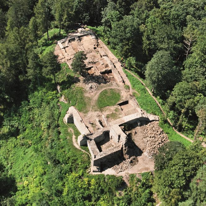 Zamek w Muszynie po odsłonięciu ruin murów