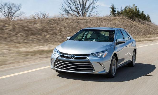 Toyota Camry 2015 w nowym odważnym stylu