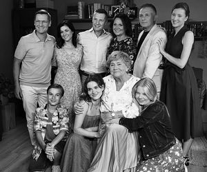 M jak miłość. Piotrek (Marcin Mroczek),Kinga (Katarzyna Cichopek),Paweł (Rafał Mroczek),Franka (Dominika Kachlik),Marysia (Małgorzata Pieńkowska),Artur (Robert Moskwa), Natalka (Dominika Suchecka),Barbara (Teresa Lipowska)