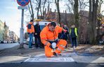 Nowe znaki na ulicach w Olsztynie. Świecą po zmroku. Gdzie się pojawiły? [ZDJĘCIA]