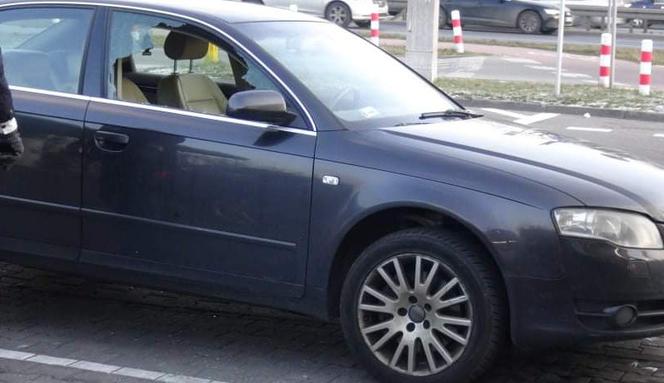 Napadli na samochód, w środku było złoto i dolary! 72-latek stracił łącznie 200 tys. zł