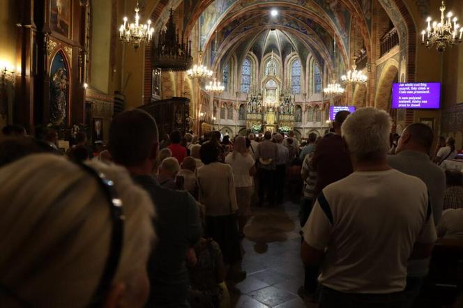 Tłumy pielgrzymów w Gietrzwałdzie. Trwa odpust i dożynki archidecezjalne. Zobacz zdjęcia