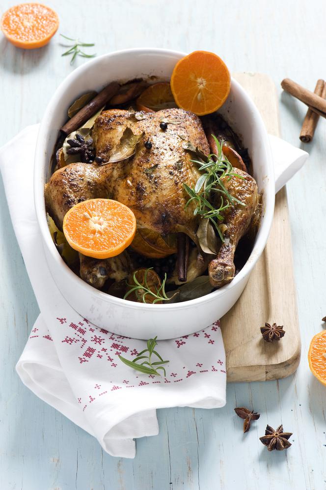 Faszerowany kurczak - przepis na święta [WIDEO]