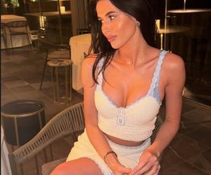 Roxie wygina się jak kocica, ale wszyscy i tak patrzą tylko w jedno miejsce! Mamy zdjęcia