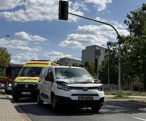 Kierowca Toyoty wjechał w pieszych na Bielanach. Cztery osoby trafiły do szpitala