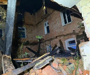 Ściana zawaliła się na drogę