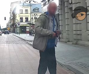 Wyjął pistolet na środku ulicy i wycelował w kobietę. Poszukuje go policja 