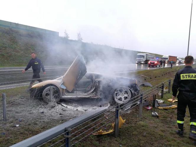 Luksusowe Lamborghini paliło się na A1 koło Tournia! W środku był 42-latek