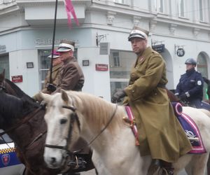 Wielka Szarża w centrum Łodzi. Oddziały konne przeszły przez Piotrkowską