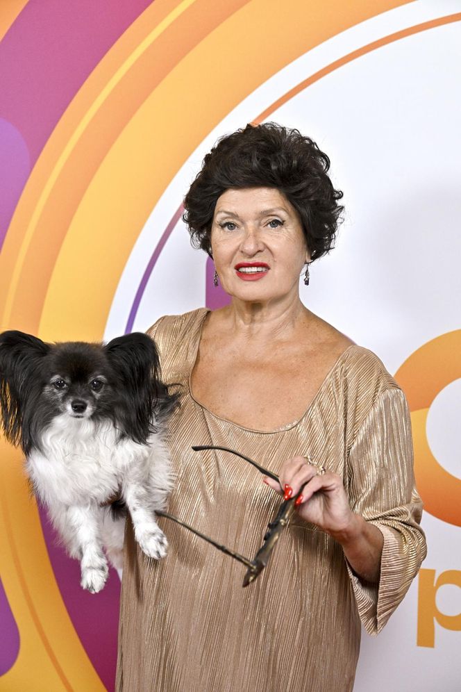 Ewa Kasprzyk z dekoltem do pępka. Tak pokazała się w programie na żywo!