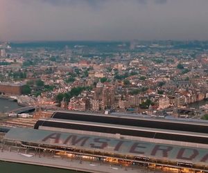 Kadry z serialu „Stacja Amsterdam”