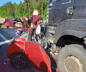 Śmiertelny wypadek na obwodnicy Słupska. Zginęły trzy osoby, w tym dziecko.