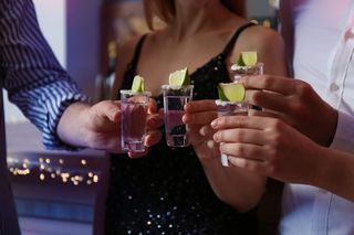 Tak alkohol wpływa na jelita i mózg. Skutki zobaczysz w zachowaniu