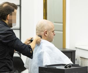 Paweł Kowal robi się na bóstwo u barbera