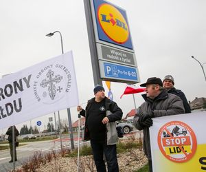 Protest przeciwko budowie centrum logistycznego Lidla w Gietrzwałdzie. Olsztyn, 14.12.2024