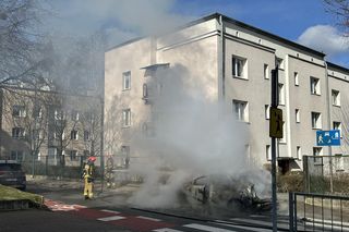 Gigantyczny pożar pod szkołą podstawową w Warszawie. Gęsty dym widać było z kilku kilometrów