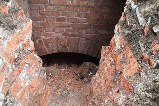 Pod ulicą w centrum Torunia odkryto... dawną wytwórnię lodu! Niezwykłe znalezisko sprzed 130 lat