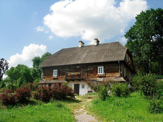 Gdzie kręcono "Sami swoi. Początek"? - zobacz, jak miejsca z filmu wyglądają na prawdę