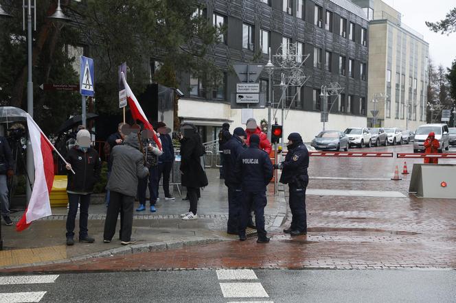 Sejm obstawiony jak twierdza! Tak szykowali się na przyjście Kamińskiego i Wąsika 