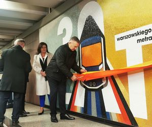 30 lat metra w Warszawie. Odsłonięcie mozaiki