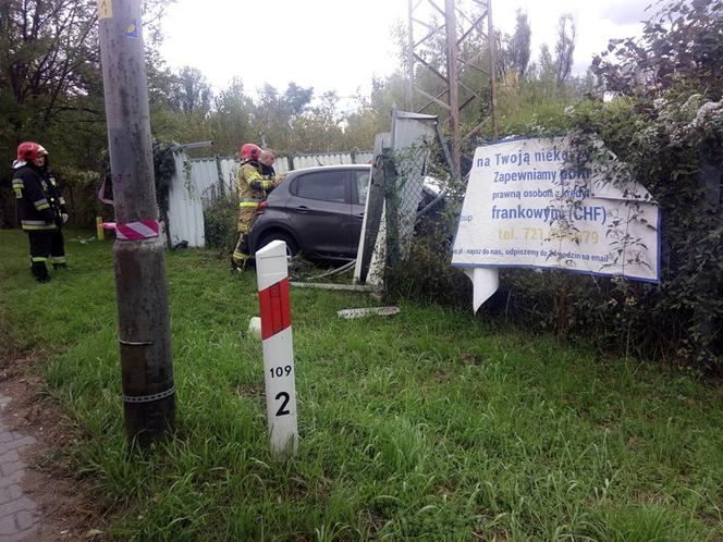 Zasłabł za kierownicą samochodu. Strażak uratował mu życie