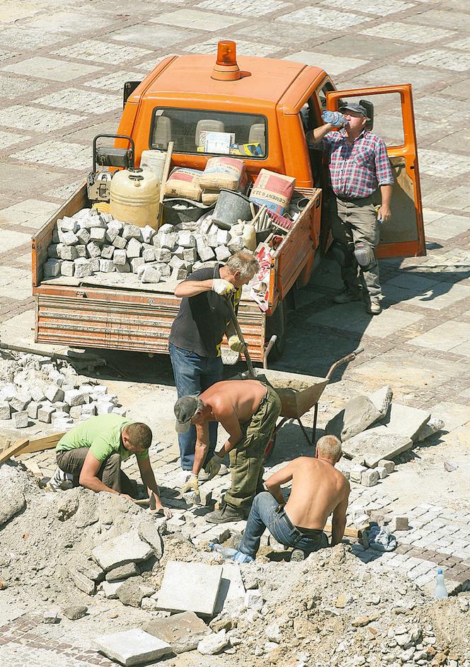 Strefa kibica rośnie pod Pałacem Kultury