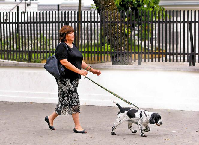 Pierwsza dama, Anna Komorowska wyprowadza psa sama