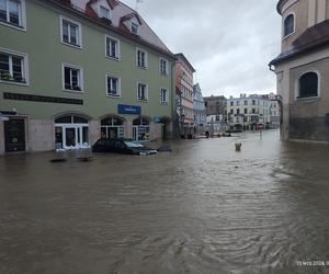 Krytyczna sytuacja w Kłodzku. Okropnie leje, ulice i domy zalane, potrzebujemy pomocy