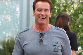 Predator - Arnold Schwarzenegger śpiewa romantyczną piosenkę!