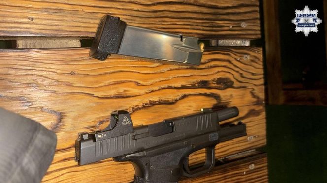 57-latek terroryzował ludzi w centrum miasta. W jego mieszkaniu znaleźli prawdziwy arsenał