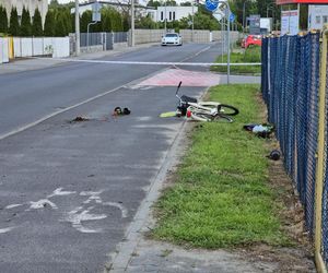 Samochód huknął w rowerzystkę! Kobieta nie przeżyła. Wszystko się nagrało