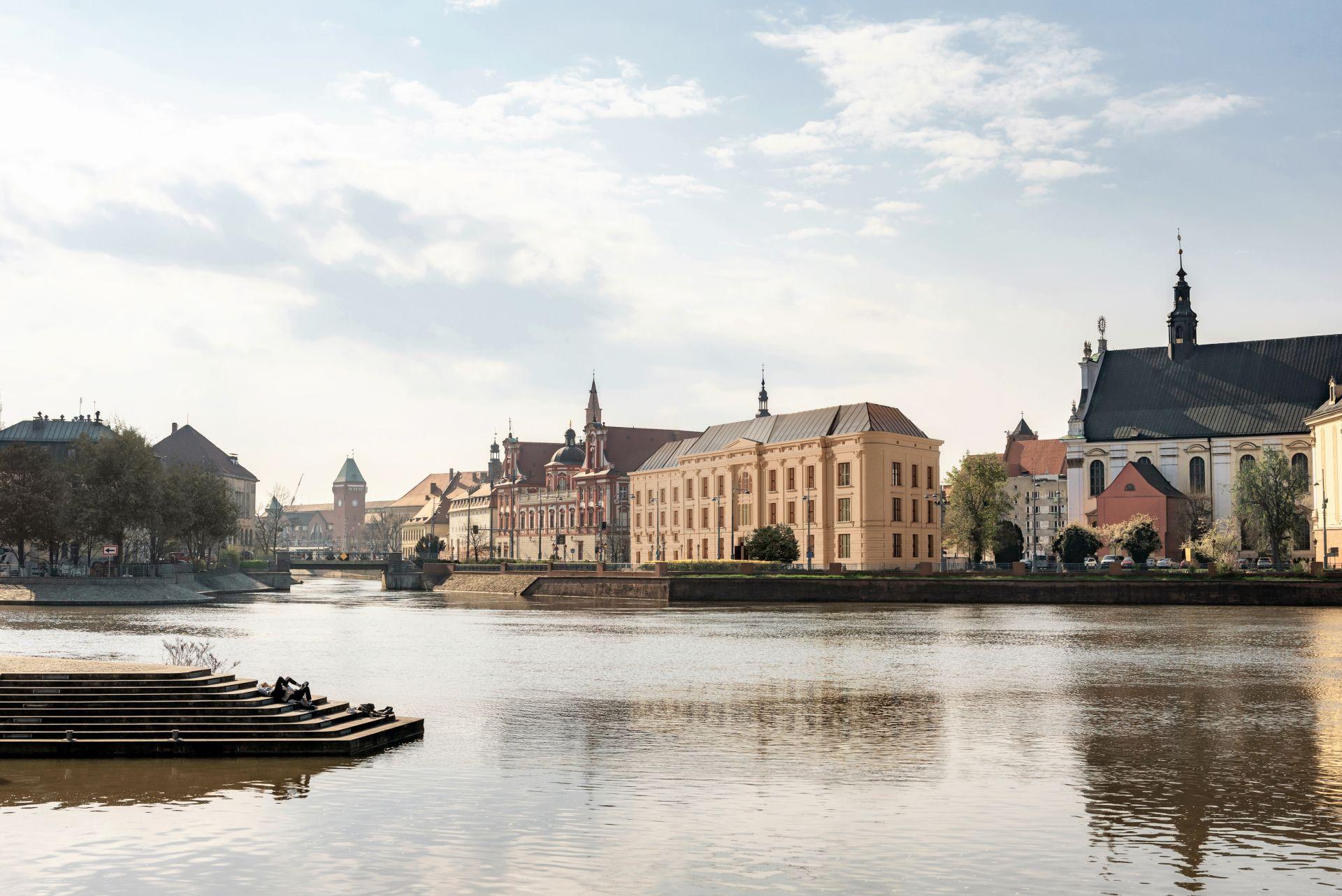 Biurowiec L’UNI we Wrocławiu: zaglądamy do środka dawnego wydziału Farmacji Akademii Medycznej we Wrocławiu